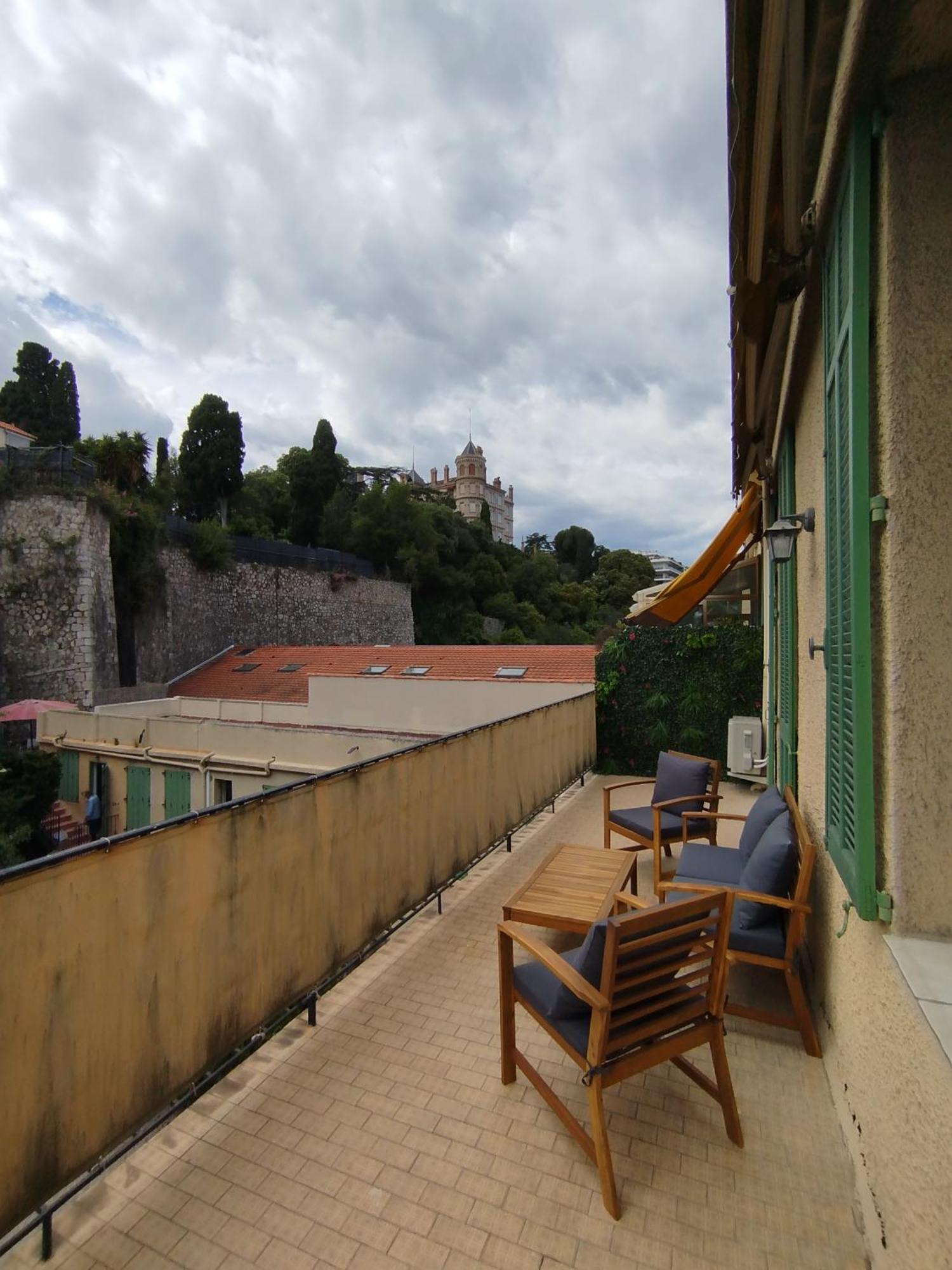 Grand Avec Terrasse Appartement